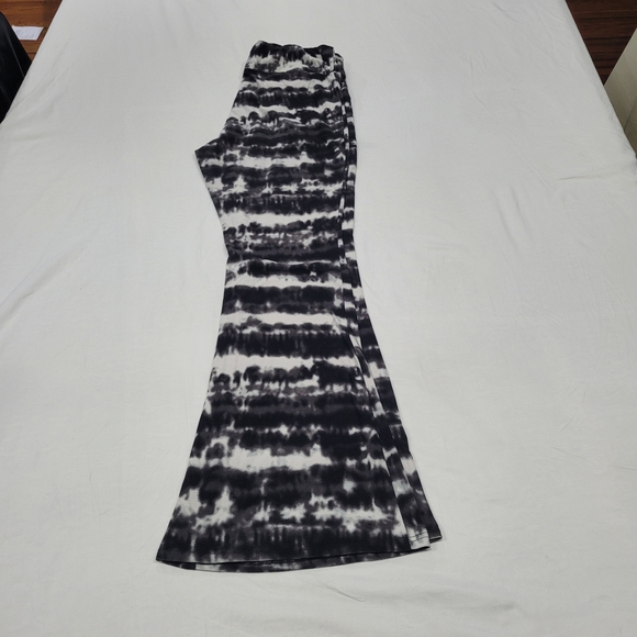 No Boundaries XL Black Cream Tie-Dye Flare Pants Striped Stretch Boho Wide Leg - Picture 10 of 16